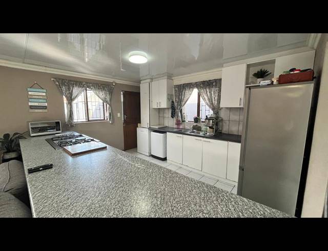 3 BEDROOM HOUSE FOR SALE IN TOWNSEND ESTATE